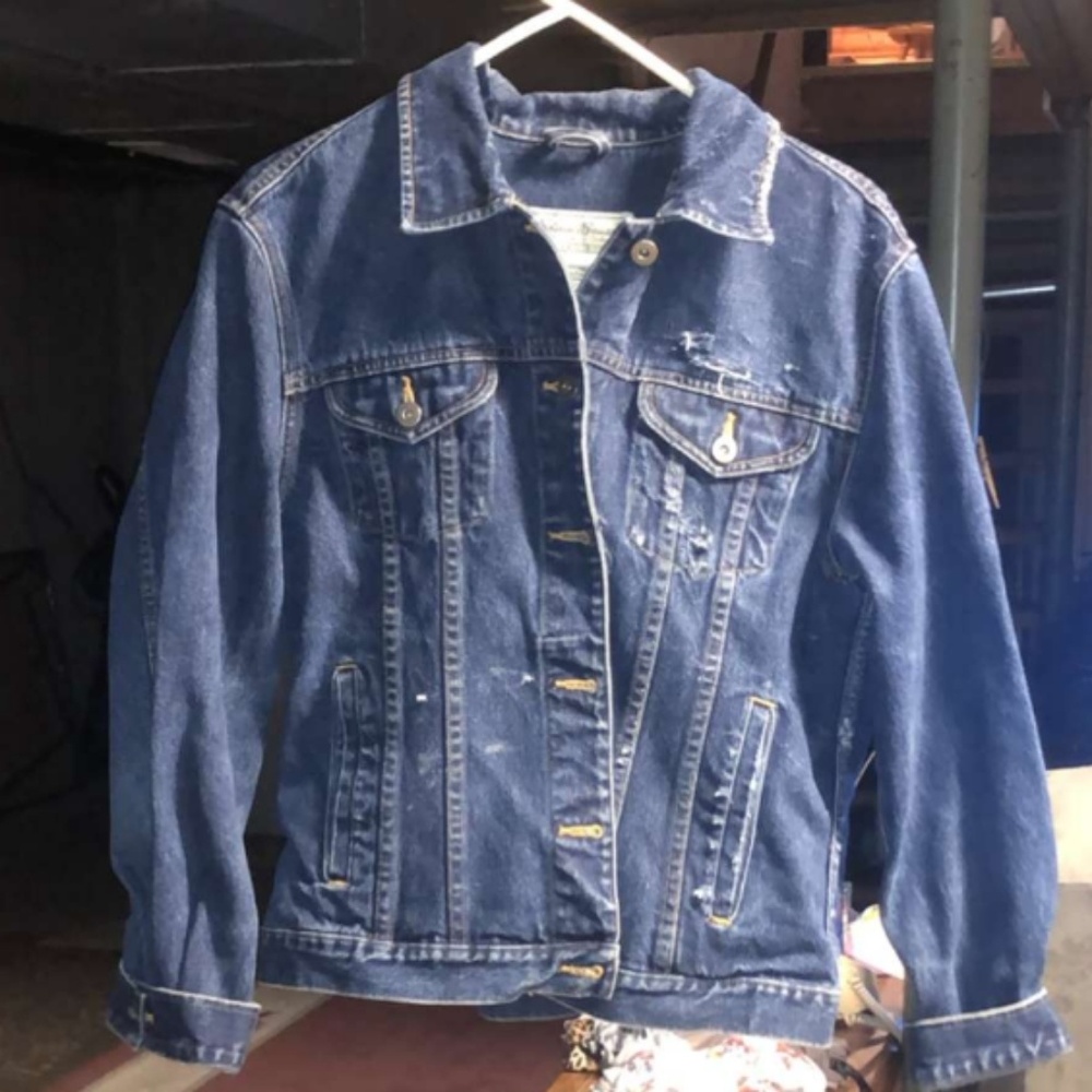Vintage Jean Jacket (PRICE IS NEGOTIABLE)